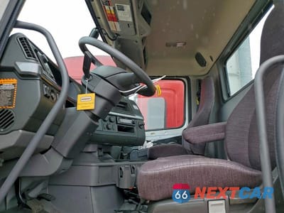 Piąte zdjęcie samochodu w środku: 2024 VOLVO VNL SEMI TRUCK VIN:4V4NC9EH0RN656252 - miniatura
