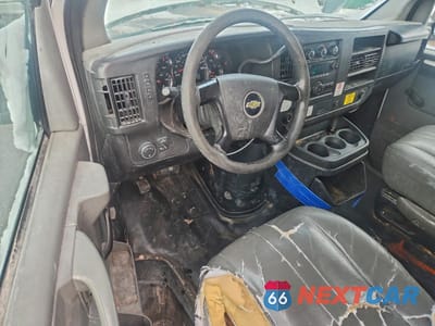 Zdjęcie 8 z 12 samochodu: 2012 CHEVROLET EXPRESS 1500 DELIVERY VAN VIN:1GCSGAFX3C1143666 - miniatura