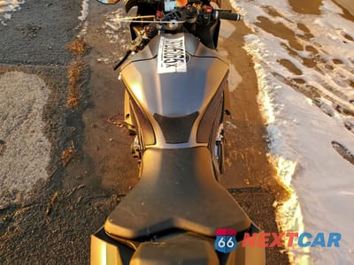 Zdjęcie 6 z 9 samochodu: 2016 YAMAHA YZFR1 VIN:JYARN39E6GA001873 - miniatura