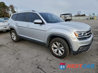 Czwarte zdjęcie samochodu z boku: 2019 VOLKSWAGEN ATLAS SE VIN:1V2WR2CA7KC596899 - miniatura