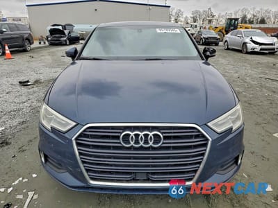 Piąte zdjęcie samochodu w środku: 2017 AUDI A3 PREMIUM VIN:WAUAUGFF4H1040999 - miniatura