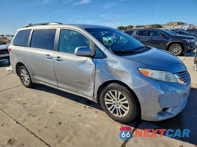 Czwarte zdjęcie samochodu z boku: 2016 TOYOTA SIENNA XLE 8-PASSENGER VIN:5TDYK3DC2GS711905 - miniatura
