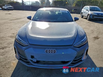 Piąte zdjęcie samochodu w środku: 2024 AUDI E-TRON GT PREMIUM PLUS VIN:WAUFJBFW3R7000946 - miniatura