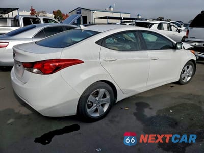 Trzecie zdjęcie samochodu z tyłu: 2013 HYUNDAI ELANTRA GLS VIN:5NPDH4AE2DH242681 - miniatura