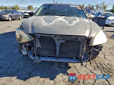 Piąte zdjęcie samochodu w środku: 2002 NISSAN ALTIMA BASE VIN:1N4AL11D12C233718 - miniatura