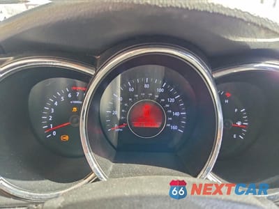 Zdjęcie 9 z 12 samochodu: 2013 KIA OPTIMA VIN:5XXGM4A71DG159927 - miniatura