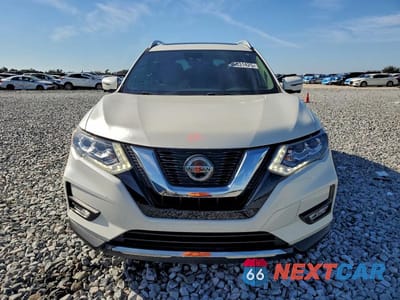 Piąte zdjęcie samochodu w środku: 2018 NISSAN ROGUE S VIN:5N1AT2MT0JC815094 - miniatura