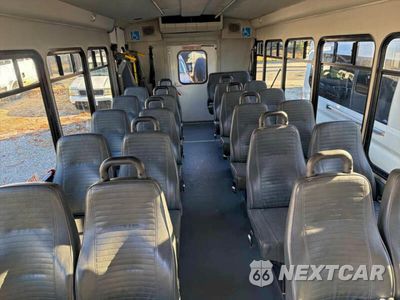 Zdjęcie 6 z 10 samochodu: 2017 FORD ECONOLINE E450 SUPER DUTY CUTAWAY VAN VIN:1FDFE4FS9HDC32527 - miniatura