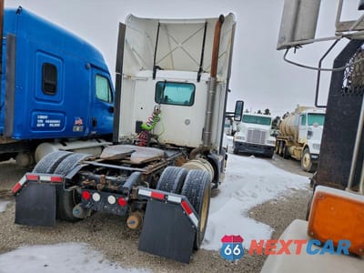 Czwarte zdjęcie samochodu z boku: 2016 KENWORTH T680 SEMI TRUCK VIN:1XKYA48X8GJ496344 - miniatura
