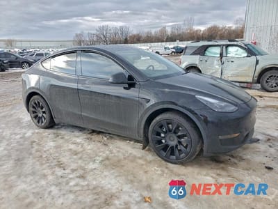 Czwarte zdjęcie samochodu z boku: 2024 TESLA MODEL Y VIN:7SAYGDEE5RA313862 - miniatura