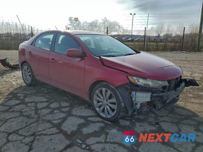 Czwarte zdjęcie samochodu z boku: 2013 KIA FORTE SX VIN:KNAFW4A3XD5685722 - miniatura