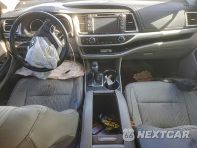 Zdjęcie 8 z 14 samochodu: 2018 TOYOTA HIGHLANDER LE VIN:5TDBZRFHXJS871082 - miniatura