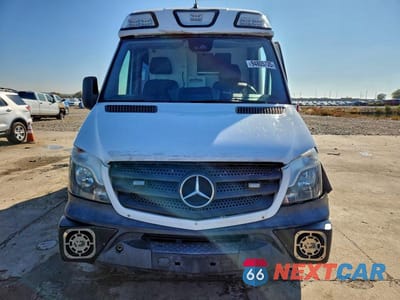 Piąte zdjęcie samochodu w środku: 2017 MERCEDES-BENZ SPRINTER 2500 AMBULANCE VIN:WD3PE7CD0HP414755 - miniatura
