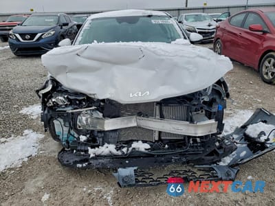 Piąte zdjęcie samochodu w środku: 2023 KIA K5 LXS VIN:5XXG14J24PG205753 - miniatura