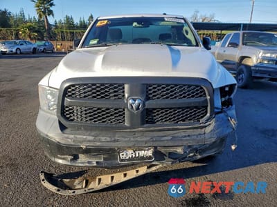 Piąte zdjęcie samochodu w środku: 2017 RAM 1500 ST VIN:3C6JR6DG5HG671957 - miniatura