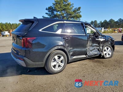 Trzecie zdjęcie samochodu z tyłu: 2026 KIA SORENTO LX VIN:5XYRG4JC0TG426546 - miniatura