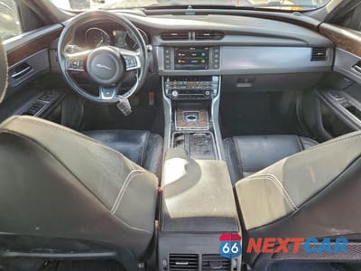 Zdjęcie 8 z 12 samochodu: 2017 JAGUAR XF R - SPORT VIN:SAJBL4BN5HCY17976 - miniatura