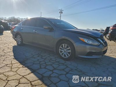 Czwarte zdjęcie samochodu z boku: 2017 NISSAN ALTIMA 2.5 VIN:1N4AL3AP8HN308028 - miniatura