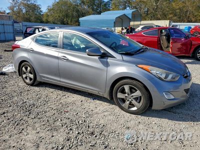 Czwarte zdjęcie samochodu z boku: 2013 HYUNDAI ELANTRA GLS VIN:KMHDH4AE0DU609742 - miniatura