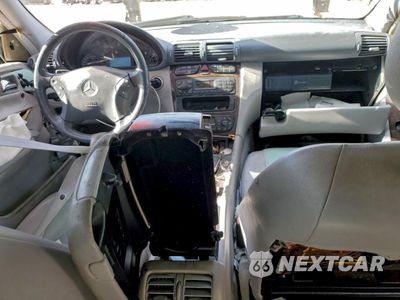 Zdjęcie 8 z 13 samochodu: 2004 MERCEDES-BENZ C 320 VIN:WDBRF64J04F489075 - miniatura