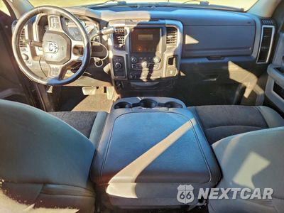 Zdjęcie 8 z 13 samochodu: 2014 RAM 2500 SLT VIN:3C6UR5DL0EG208382 - miniatura