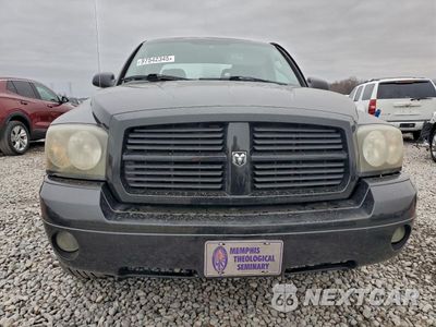 Piąte zdjęcie samochodu w środku: 2006 DODGE DAKOTA QUAD SLT VIN:1D7HE48KX6S664116 - miniatura