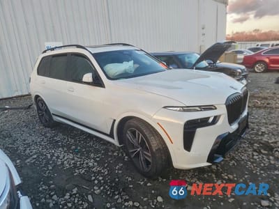 Czwarte zdjęcie samochodu z boku: 2024 BMW X7 XDRIVE40I VIN:5UX23EM01R9W04204 - miniatura