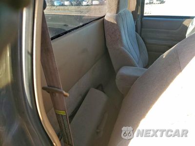 Zdjęcie 10 z 13 samochodu: 2000 GMC SONOMA VIN:1GTCS1450YK242967 - miniatura