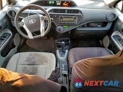 Zdjęcie 8 z 12 samochodu: 2013 TOYOTA PRIUS C VIN:JTDKDTB31D1550071 - miniatura