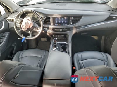 Zdjęcie 8 z 13 samochodu: 2021 BUICK ENCLAVE ESSENCE VIN:5GAERBKW3MJ261228 - miniatura