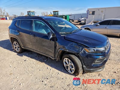 Czwarte zdjęcie samochodu z boku: 2024 JEEP COMPASS LATITUDE VIN:3C4NJDBN2RT174171 - miniatura