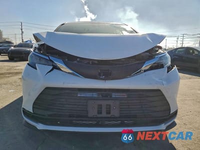 Piąte zdjęcie samochodu w środku: 2025 TOYOTA SIENNA LE 8-PASSENGER VIN:5TDBRKEC9SS248471 - miniatura
