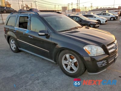 Czwarte zdjęcie samochodu z boku: 2008 MERCEDES-BENZ GL 450 4MATIC VIN:4JGBF71E08A355584 - miniatura