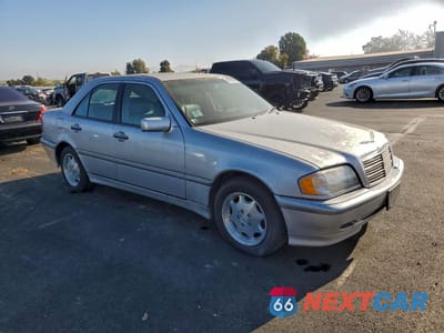 Czwarte zdjęcie samochodu z boku: 2000 MERCEDES-BENZ C 230 VIN:WDBHA24G0YA801079 - miniatura