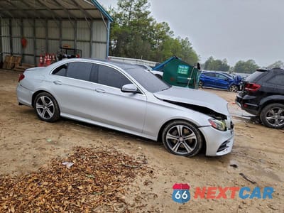 Czwarte zdjęcie samochodu z boku: 2017 MERCEDES-BENZ E 300 4MATIC VIN:WDDZF4KB2HA124987 - miniatura