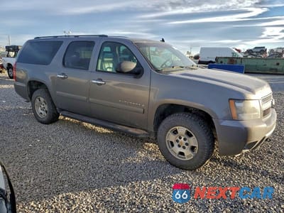Czwarte zdjęcie samochodu z boku: 2008 CHEVROLET SUBURBAN K1500 LS VIN:1GNFK16358J159346 - miniatura
