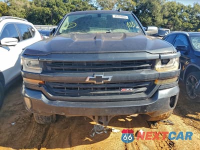 Piąte zdjęcie samochodu w środku: 2017 CHEVROLET SILVERADO K1500 4WD 2LT VIN:3GCUKREC2HG504057 - miniatura
