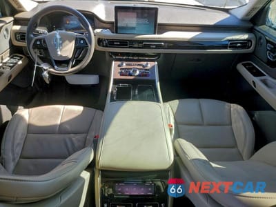 Zdjęcie 8 z 12 samochodu: 2023 LINCOLN AVIATOR RESERVE VIN:5LM5J7WC7PGL14798 - miniatura