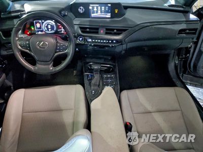 Zdjęcie 8 z 12 samochodu: 2020 LEXUS UX 250H VIN:JTHX9JBH4L2034155 - miniatura
