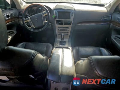 Zdjęcie 8 z 12 samochodu: 2012 LINCOLN MKT VIN:2LMHJ5ATXCBL52771 - miniatura