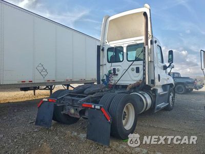 Czwarte zdjęcie samochodu z boku: 2015 FREIGHTLINER CASCADIA SEMI TRUCK VIN:1FUBGEDV5FLGH4750 - miniatura