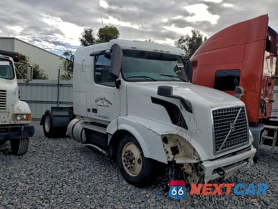 2014 VOLVO VN VNL 4V4N19TH2EN152398 - główne zdjęcie licytacji z USA - miniatura