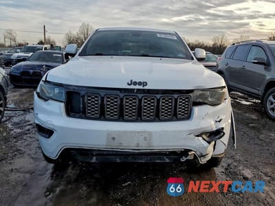 Piąte zdjęcie samochodu w środku: 2017 JEEP GRAND CHEROKEE LAREDO VIN:1C4RJFAG6HC951834 - miniatura
