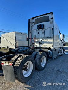 Czwarte zdjęcie samochodu z boku: 2019 FRHT CASCADIA - TRUCKS SEMI TRUCK VIN:4V4NC9EH9FN182118 - miniatura