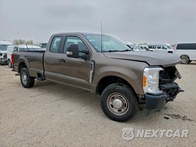 Czwarte zdjęcie samochodu z boku: 2023 FORD F350 XL RWD 6.8L V-8 LONG BOX VIN:1FT8X3AA6PED85083 - miniatura