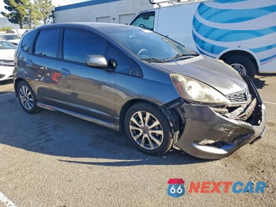 Czwarte zdjęcie samochodu z boku: 2012 HONDA FIT SPORT VIN:JHMGE8H58CC042044 - miniatura
