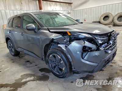 Czwarte zdjęcie samochodu z boku: 2025 NISSAN ROGUE SV VIN:5N1BT3BA2SC860163 - miniatura