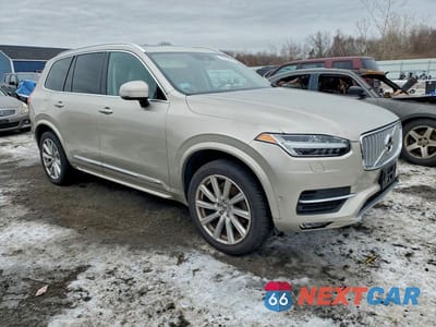 Czwarte zdjęcie samochodu z boku: 2016 VOLVO XC90 T6 VIN:YV4A22PL7G1017177 - miniatura
