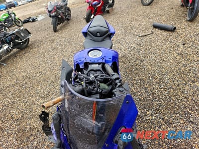 Piąte zdjęcie samochodu w środku: 2025 YAMAHA YFZ320 A VIN:MH3RH25E6SK001016 - miniatura