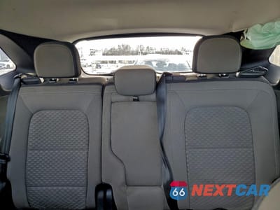 Zdjęcie 10 z 15 samochodu: 2021 FORD ESCAPE SE VIN:1FMCU9G64MUA96421 - miniatura